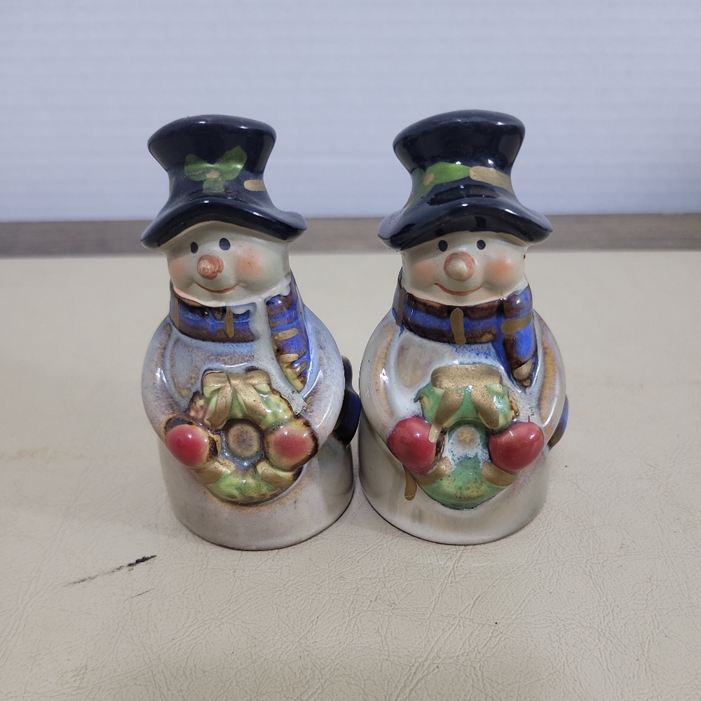 Snowman Salt and Pepper Shaker Set Glazed Stoneware Christmas Holding Wreath